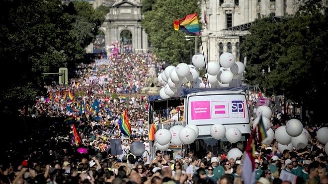 Solo Galicia, Cataluña y Extremadura tienen leyes contra la discriminación LGBT