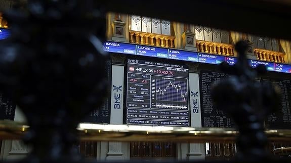 El ibex baja el 0,24 % y pierde el nivel de los 10.400 puntos