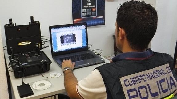 Detenido en Badajoz un hombre por extorsionar a una menor en internet