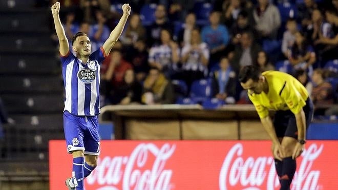 Lucas Pérez evita que el Atlético sea líder