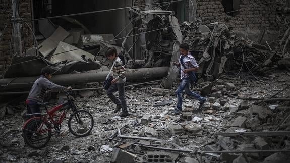 Mueren 89 personas en Siria por ataques del régimen contra bastiones rebeldes