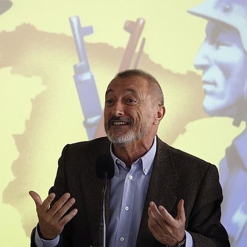 Pérez-Reverte narra la Guerra Civil sin adjetivos ni trincheras