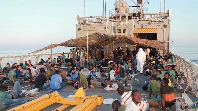 La fragata Canarias rescata a 112 personas en el Mediteráneo