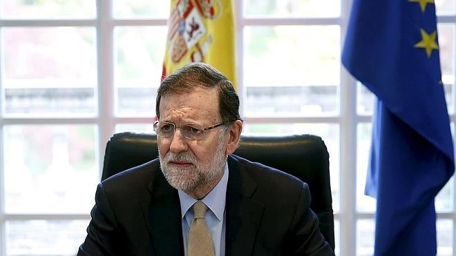 Rajoy llama a los partidos para negar que España haya ofrecido ayuda militar a Francia