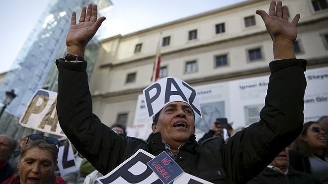 Varios cientos de personas recuperan el 'No a la guerra' en Madrid