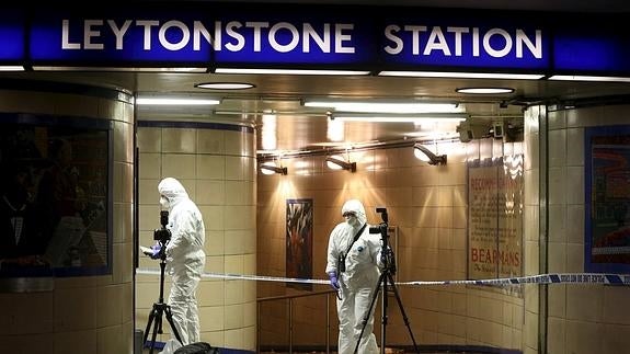 Londres investiga como «incidente terrorista» un apuñalamiento en una estación de Metro