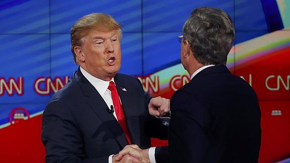 Jeb Bush califica a Donald Trump de «capullo»