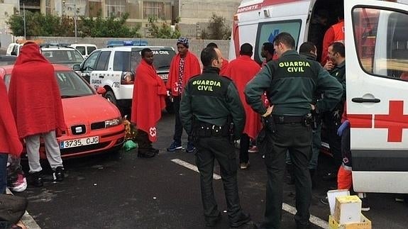 Llega a Ceuta una patera con doce inmigrantes a bordo