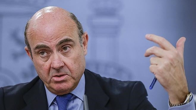 De Guindos avanza que la reducción del paro en 2015 «será la más intensa de la historia»