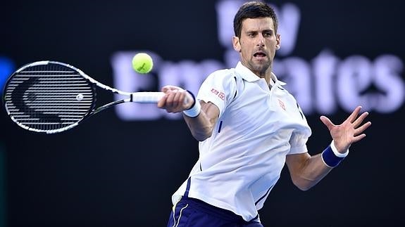 Djokovic salva una trampa para alcanzar los cuartos