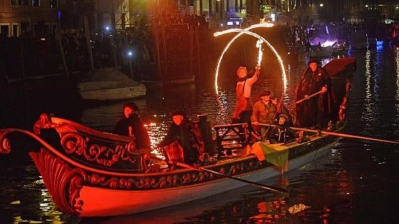 Venecia inicia su carnaval con un espectáculo de luz y color