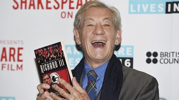 Ian McKellen simpatiza con las quejas de los actores negros hacia los Oscar