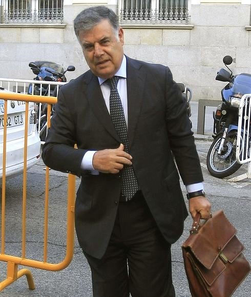 Núñez cita a Viera como investigado por el «desvío» de fondos de la Junta para pagar un ERE