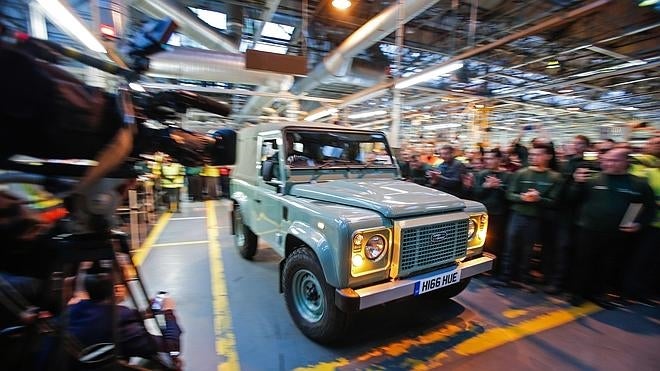 Land Rover despide al último Defender