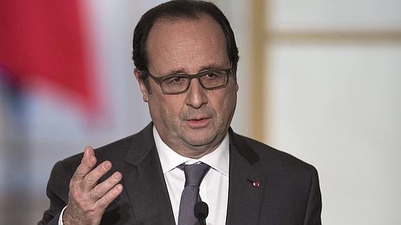 Hollande rebaja la pena de una mujer condenada por matar su marido por malos tratos