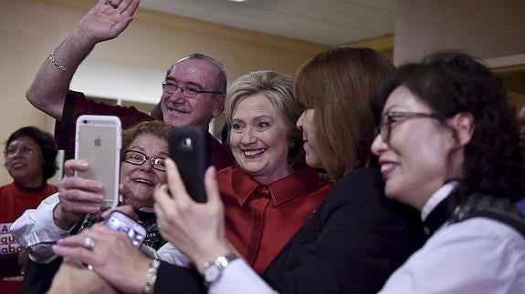 Clinton arranca un triunfo en Nevada y Trump arrasa en Carolina del Sur