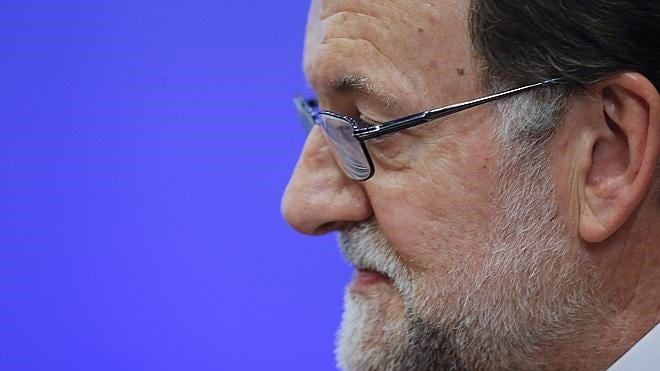 Rajoy ve «pintoresca» la petición de Sánchez a Tsipras para que medie ante Podemos