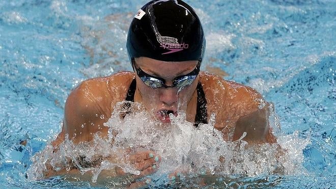 A la piscina olímpica, primero las mujeres y los jóvenes