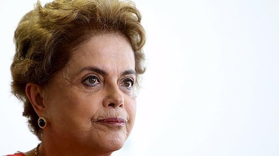 El gobierno de Rousseff se queda sin apoyos