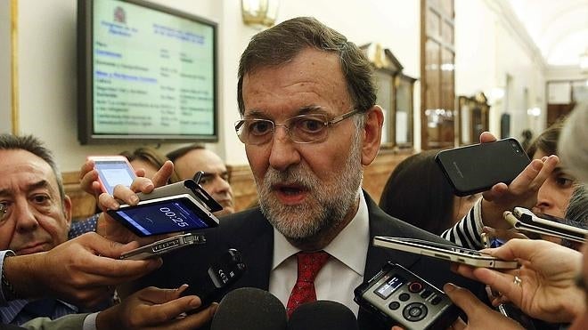 Rajoy pospone la llamada a Sánchez hasta que el PSOE se reúna con Podemos