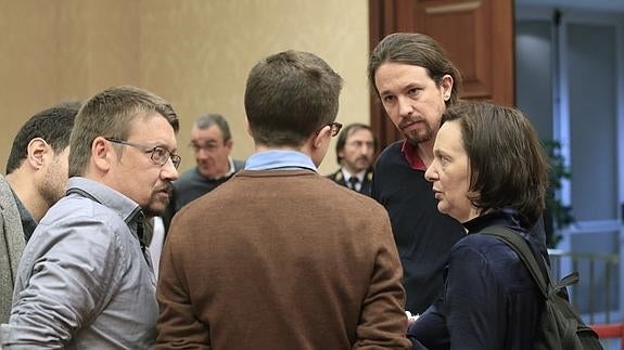 Iglesias acusa al PSOE «de pactar sillones» con el PP en el Congreso