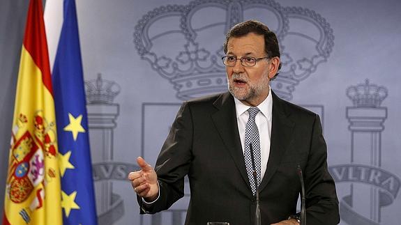 Rajoy defiende a Soria y elogia su «nivel de exigencia»