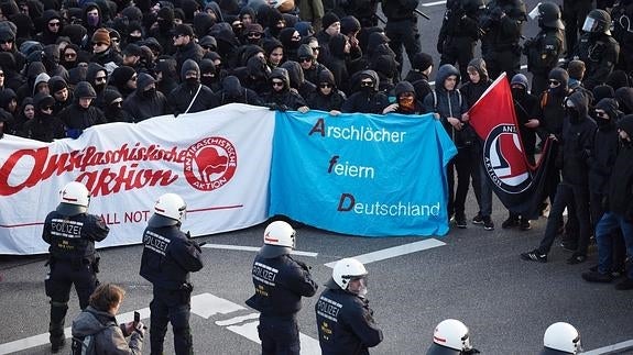 Altercados durante el congreso del partido de ultraderecha Alternativa para Alemania