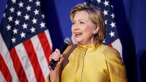 Un juez ordena interrogar a varios ayudantes de Hillary Clinton por sus correos