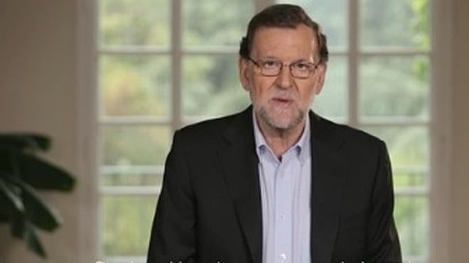 Rajoy lanza la precampaña del PP con un vídeo desde la Moncloa