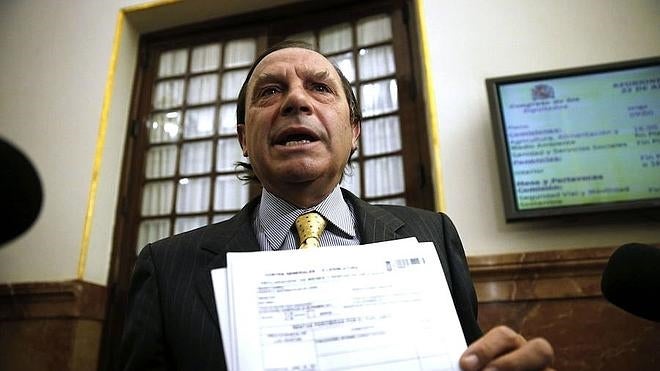 La Fiscalía denuncia a Martínez-Pujalte por falsedad y cohecho