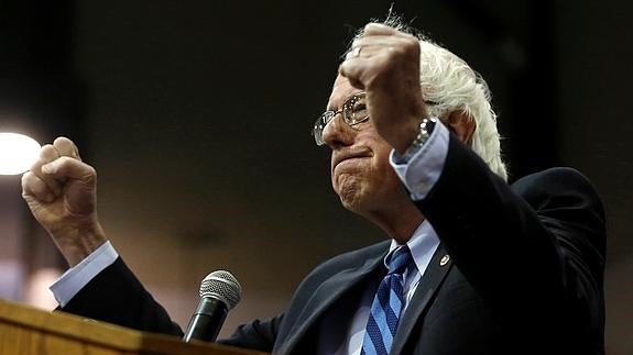 Sanders se apunta otro tanto frente a Clinton y Trump gana sin rivales