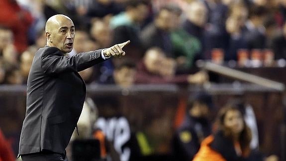 Ayestarán seguirá como entrenador del Valencia hasta 2018