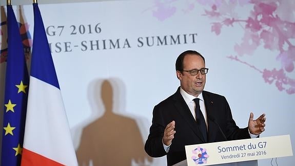 Hollande defiende la reforma laboral ante la intensificación de las protestas