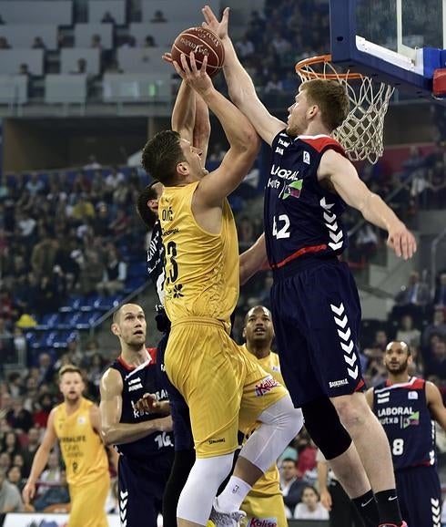 El Baskonia saca plaza en semifinales