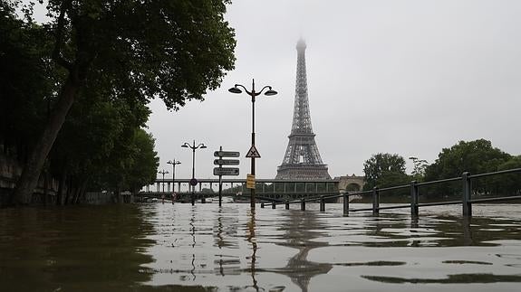 El Louvre cierra mañana sus puertas tras las graves inundaciones