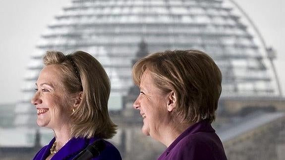 Merkel es la mujer más poderosa pero Clinton amenaza su reinado, según Forbes