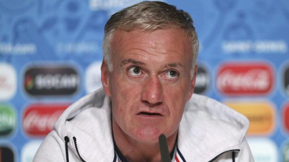 Deschamps lucha contra la presión del anfitrión