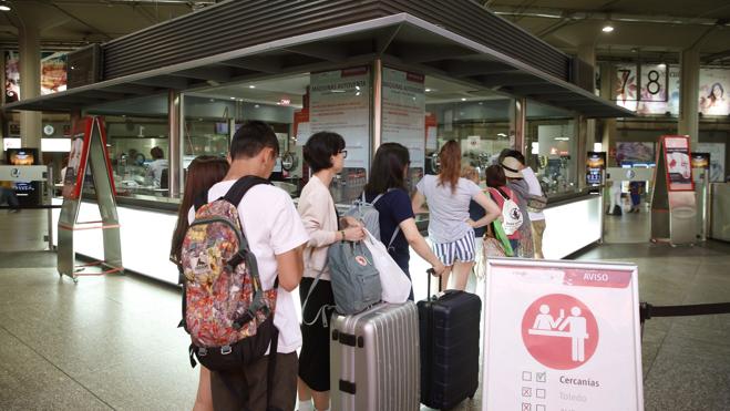 Retrasos y largas colas en Renfe en el primero de los cuatro días de huelga de los maquinistas