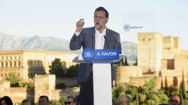 Rajoy apela a la concentración del voto en el PP para frenar a «los malos»