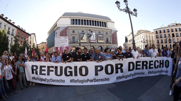 Cientos de personas se manifiestan en Madrid para pedir refugio por derecho