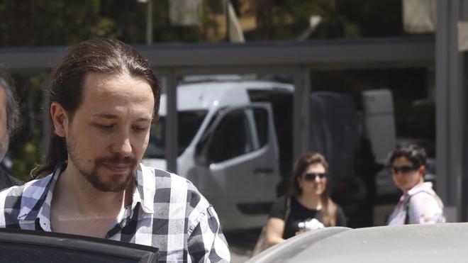 Iglesias no se plantea dimitir y pide calma para determinar las causas del revés de Podemos