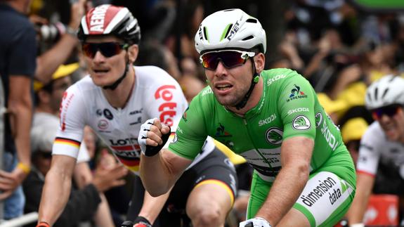 Cavendish gana su segunda etapa por milímetros