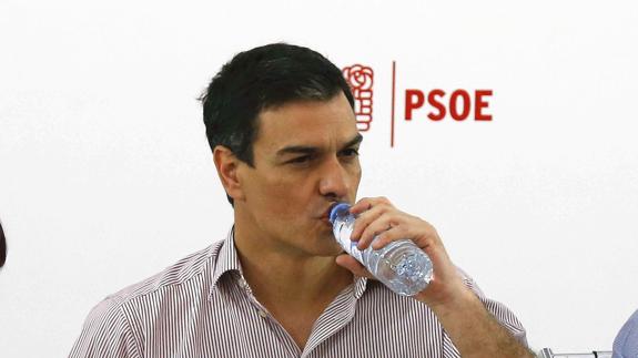 Sánchez se reúne con los barones de mayor peso para escuchar su posición