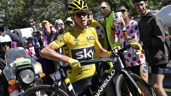 Froome se cae pero mantiene el liderato en una duodécima etapa que gana De Gendt