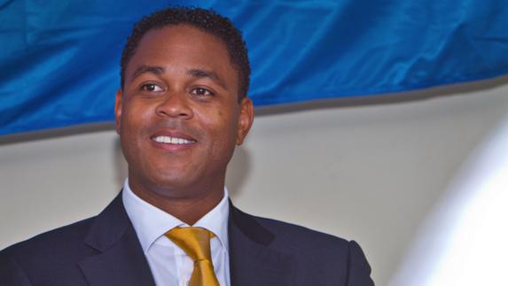 Patrick Kluivert, nuevo director de fútbol del París Saint-Germain