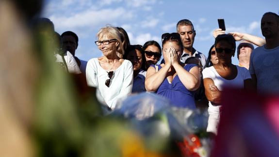 Niza rinde homenaje a las víctimas de la masacre