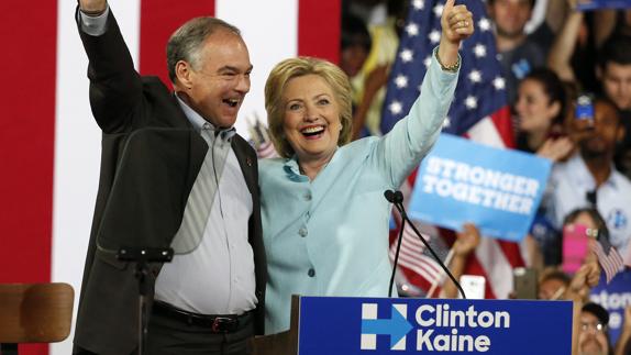 Kaine y Clinton debutan juntos en Miami con un mensaje de optimismo y diversidad