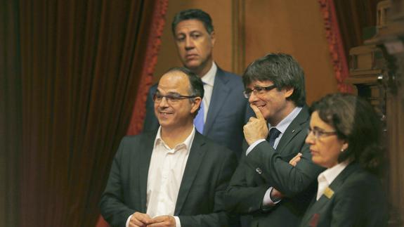 El Parlament desobedece al Constitucional y aprueba el plan para la desconexión de Cataluña