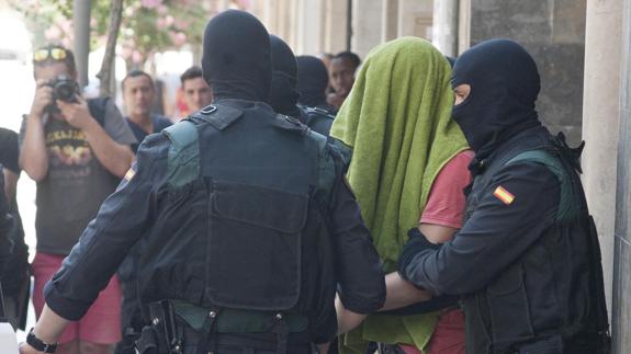 Prisión incondicional para los dos hermanos detenidos en Gerona por colaboración con el Daesh