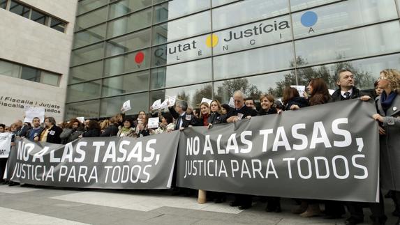 El Constitucional declara nulas las tasas judiciales a personas jurídicas impuestas por Gallardón